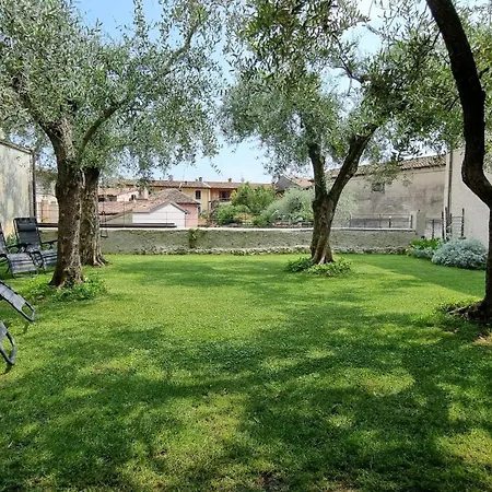 Casa Degli Ulivi A - House With Garden Near The Cir Lni00059 Apartman